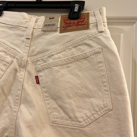 Levi’s ladies shorts - Picture 6 of 9